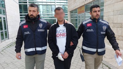 Birlikte içki içtiği 2 arkadaşını bıçakladı