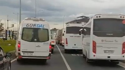 Düzce'de ambulans sirenini duyan sürücüler fermuar sistemine geçti