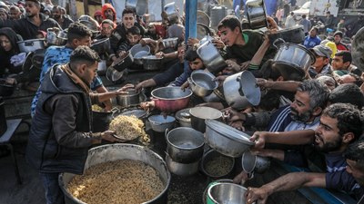 Gazze'de Filistinlilere yemek dağıtıldı