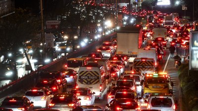 İstanbul'da yağmur sonrası trafik kilitlendi