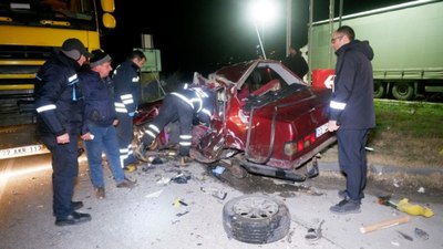 Edirne'de tır ile otomobilin çarpıştı