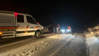 Adıyaman’da kar nedeniyle yolda mahsur kalan 9 kişi kurtarıldı