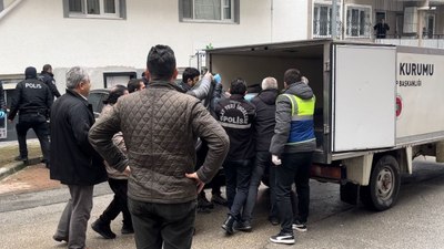 Bursa'da cam silerken 4'üncü kattan düşüp öldü