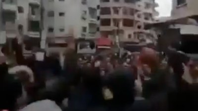 Suriyeli Sünni ve Alevilerden İran'a tepki protestosu