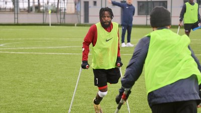 Manuel Chiquete, bacağını kaybetmesine rağmen futboldan kopmadı