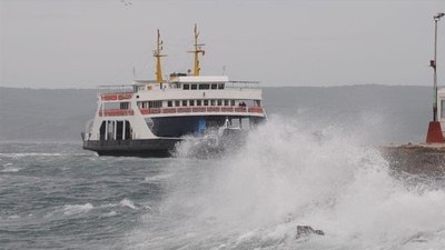 Çanakkale'de fırtına nedeniyle yarınki bazı feribot seferleri iptal