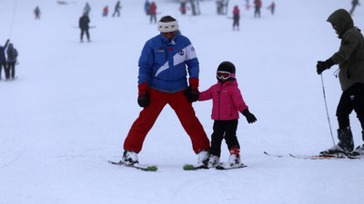 Uludağ’da yılbaşı öncesi pistler doldu taştı