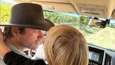 Oyuncu Kıvanç Tatlıtuğ'dan oğlu Kurt Efe ile yeni fotoğraf! Hayranları yorum yağdırdı