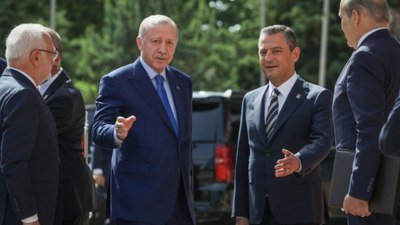 Özgür Özel, Cumhurbaşkanı Erdoğan'ı arayarak yeni yılını kutladı