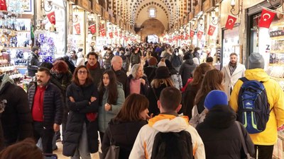 İstanbul Eminönü'nde yeni yıl yoğunluğu