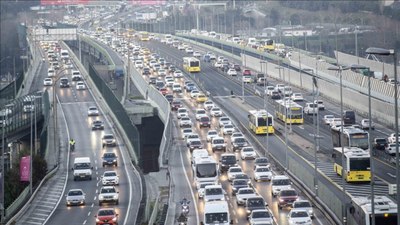 İstanbul'da yılbaşı trafiği erken başladı