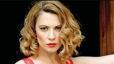 Açelya Topaloğlu, acı günü! Sosyal medya hesabından anneannesini kaybettiğini duyurdu
