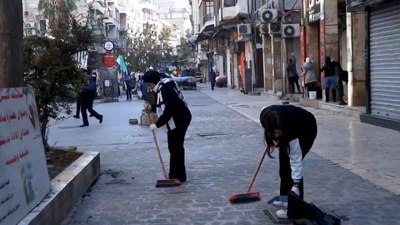 Şam'da gönüllüler sokaklarda temizlik yaptı