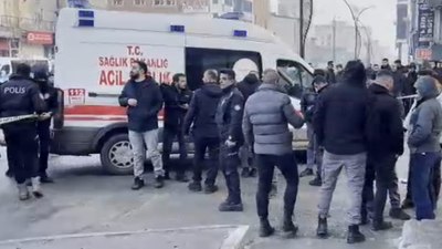 Hakkari'de bıçaklı kavga: 3 yaralı