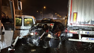 Samsun'da 8 aracın karıştığı zincirleme trafik kazasında 2 kişi yaralandı