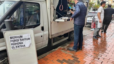 Aydın'da Ferdi Tayfur anısına lokma döktürdü