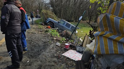 İstanbul Sarıyer’de araç yol kenarında tezgahı olan yaşlı kadına çarptı