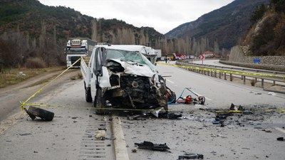 Çorum'da 4 araç trafik kazasına karıştı: 2 kişi öldü, 5 kişi yaralandı