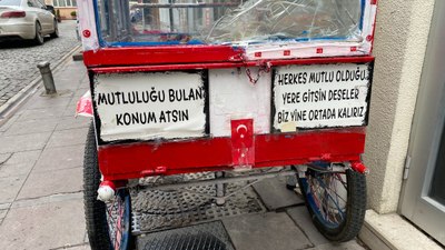 Eskişehir'de dikkat çeken seyyar satıcı arabası