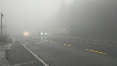 Bolu Dağı'nda sis trafikte görüş mesafesini düşürdü