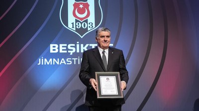 Beşiktaş'ta Başkan Serdal Adalı mazbatasını aldı