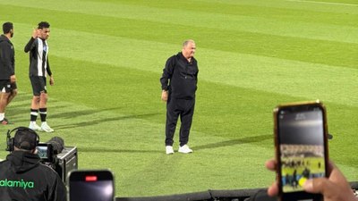 Al Shabab taraftarından Fatih Terim tezahüratı