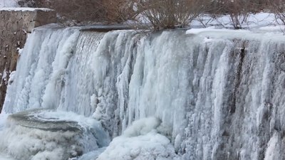 Erzincan'da buz tutan göl ve göletler görüntülendi