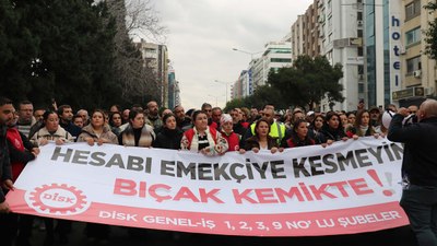 İzmir Büyükşehir Belediyesi’nde maaş krizi: İşçiler eylem yaptı