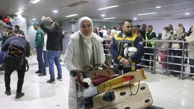 Şam Havalimanı uluslararası uçuşlara açıldı: Suriyelilerin dönüşleri hızlandı