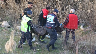 Denizli'de traktör dere yatağına düştü: Dede öldü, torunu kurtuldu