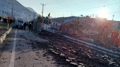 Bitlis'te tırın devrildiği kazada 2 kişi yaralandı