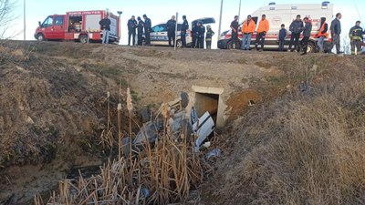 Konya'da otomobil sulama kanalına uçtu: 3 yaralı