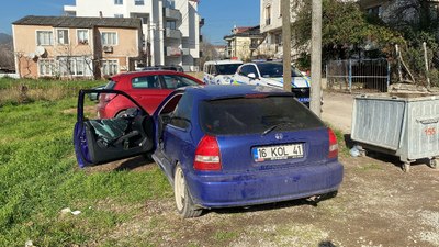 Kocaeli'de cezaevi firarisi aracı polisin üzerine sürdü