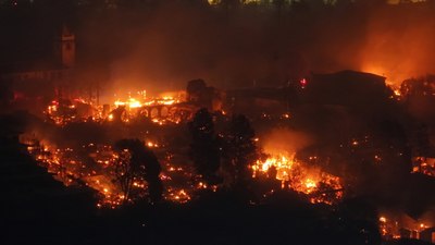 Los Angeles'ta yangın nedeniyle yaklaşık 33 bin kişi tahliye ediliyor