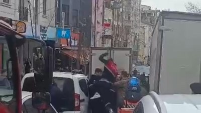 İstanbul'da trafikte yumruklu kavga