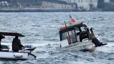 İstanbul Boğazı'nda dalga nedeniyle denize düşen balıkçı kurtarıldı