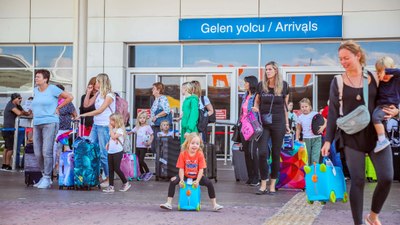 Antalya Havalimanı'nda kapasitesinin üstünde yolcu trafiği