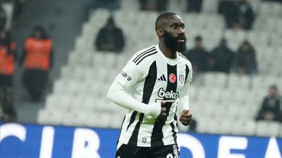 Arthur Masuaku'nun menajeri transfer görüşmeleri için Yunanistan'a gitti