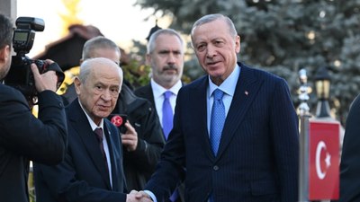 Esprili diyalog: Devlet Bey'in delikanlılığı