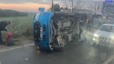 İstanbul'da otomobille yolcu minibüsü çarpıştı: 10 yaralı