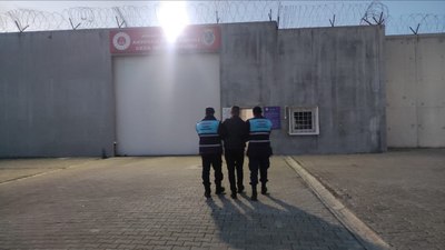 Manisa'da 32 yıl hapis cezası bulunan firari yakalandı