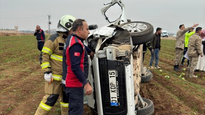 Mardin'de hafif ticari araç, tarlaya uçtu: 2 ölü, 4 yaralı