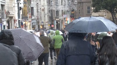 Taksim'de soğuk ve yağışlı hava etkisini sürdürdü