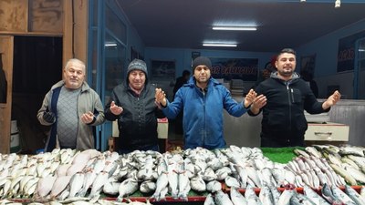 Manisa'da yüz yıllardır süren gelenek: Pazar dualarla açılıyor