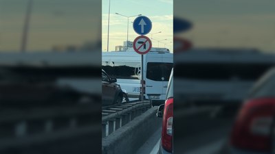 Kartal'da servis sürücüleri trafiği tehlikeye attı