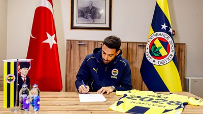 İrfan Can Kahveci, Fenerbahçe ile sözleşme uzatmanın mutluluğunu yaşıyor