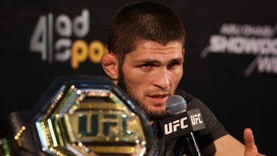 Khabib Nurmagomedov, uçaktan indirildi: Hostes çok kabaydı