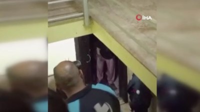 Kuranı Kerim yakan çiftten polise satırlı saldırı girişimi