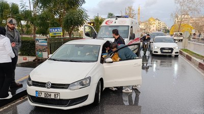 Antalya'da kaza yapan sürücü şoka girdi