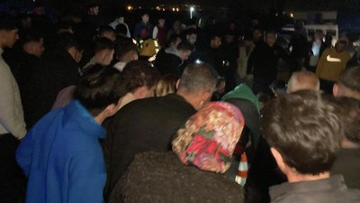 Mersin'de motosikletli gencin feci ölümü: Herkes cenazenin kaldırılmasını izledi